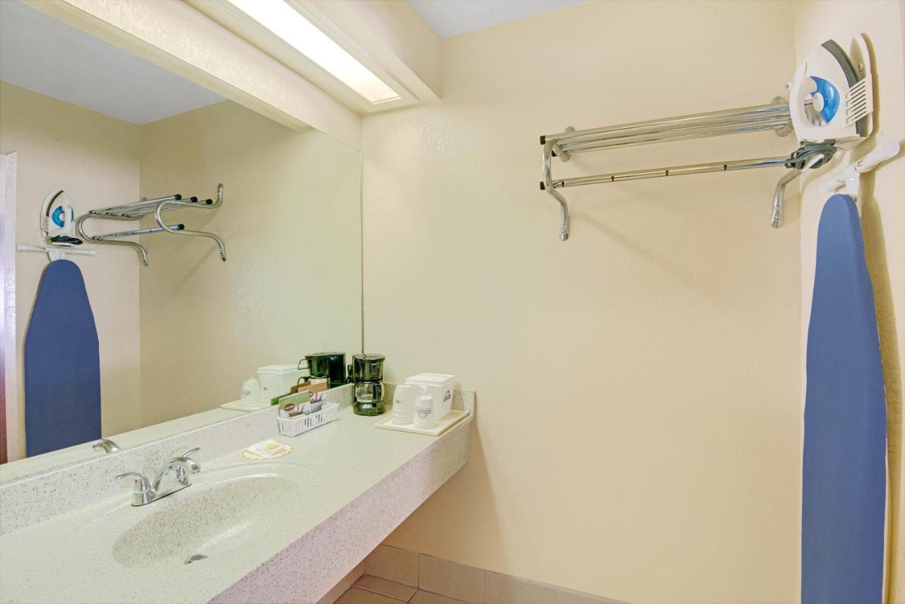 Days Inn & Suites By Wyndham Braunig Lake Elmendorf Chambre photo