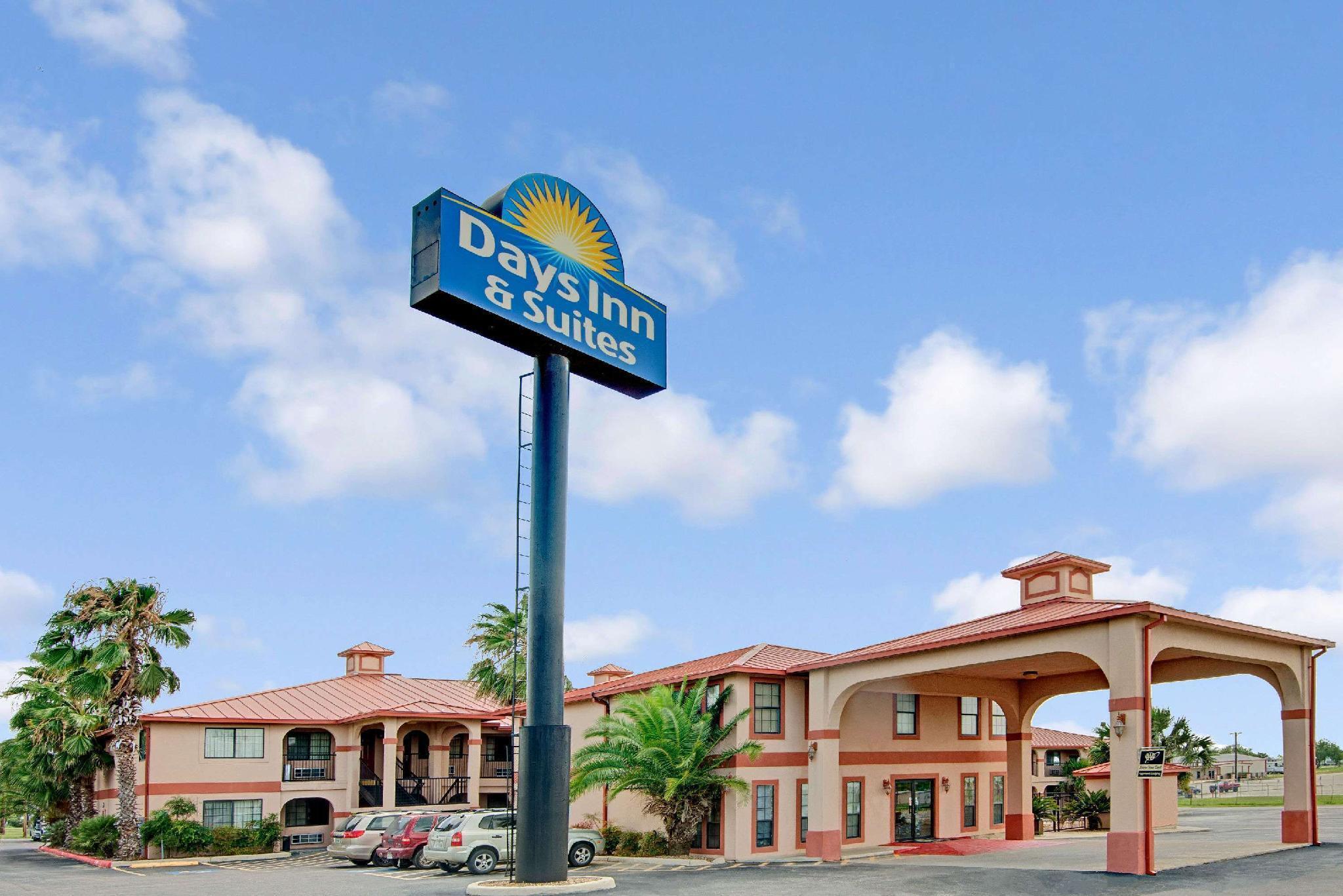 Days Inn & Suites By Wyndham Braunig Lake Elmendorf Extérieur photo