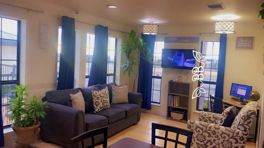 Days Inn & Suites By Wyndham Braunig Lake Elmendorf Extérieur photo